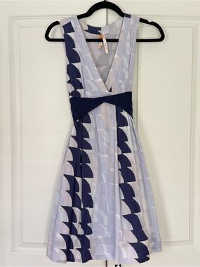 Sleeveless V-Neck Navy and Light Blue Patterned Dress